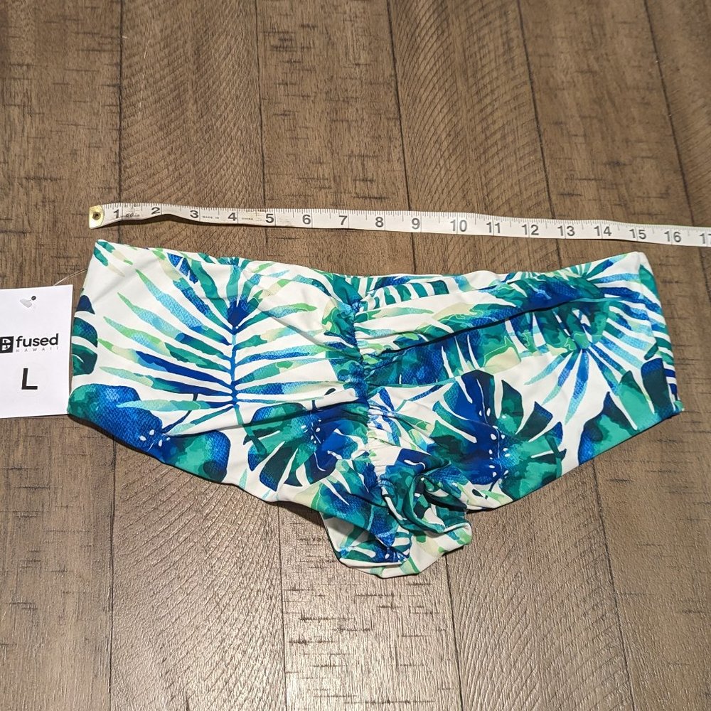 NWT Fused Hawaii kona bottom size L in Best Summer Ever print